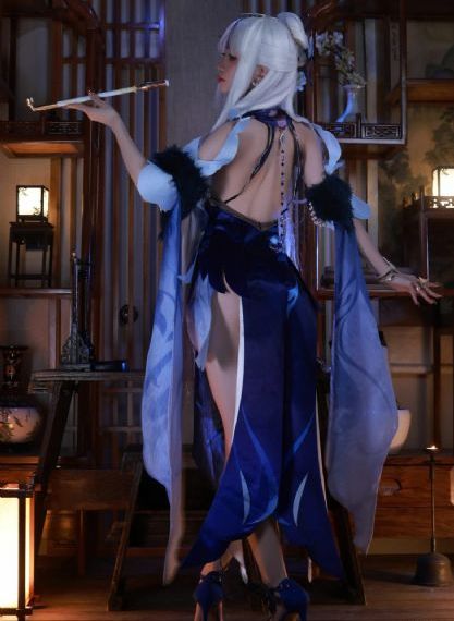 五月拍摄沟厕美女嘘嘘_1080免费高清观看