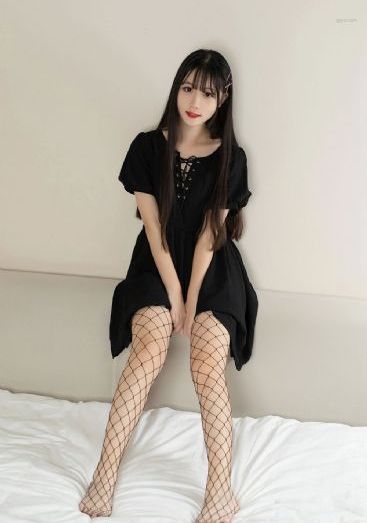 日韩精品在线视频小明看看主页_十万网红美女美酱